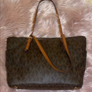 Michael Kors Brown tote 🤎